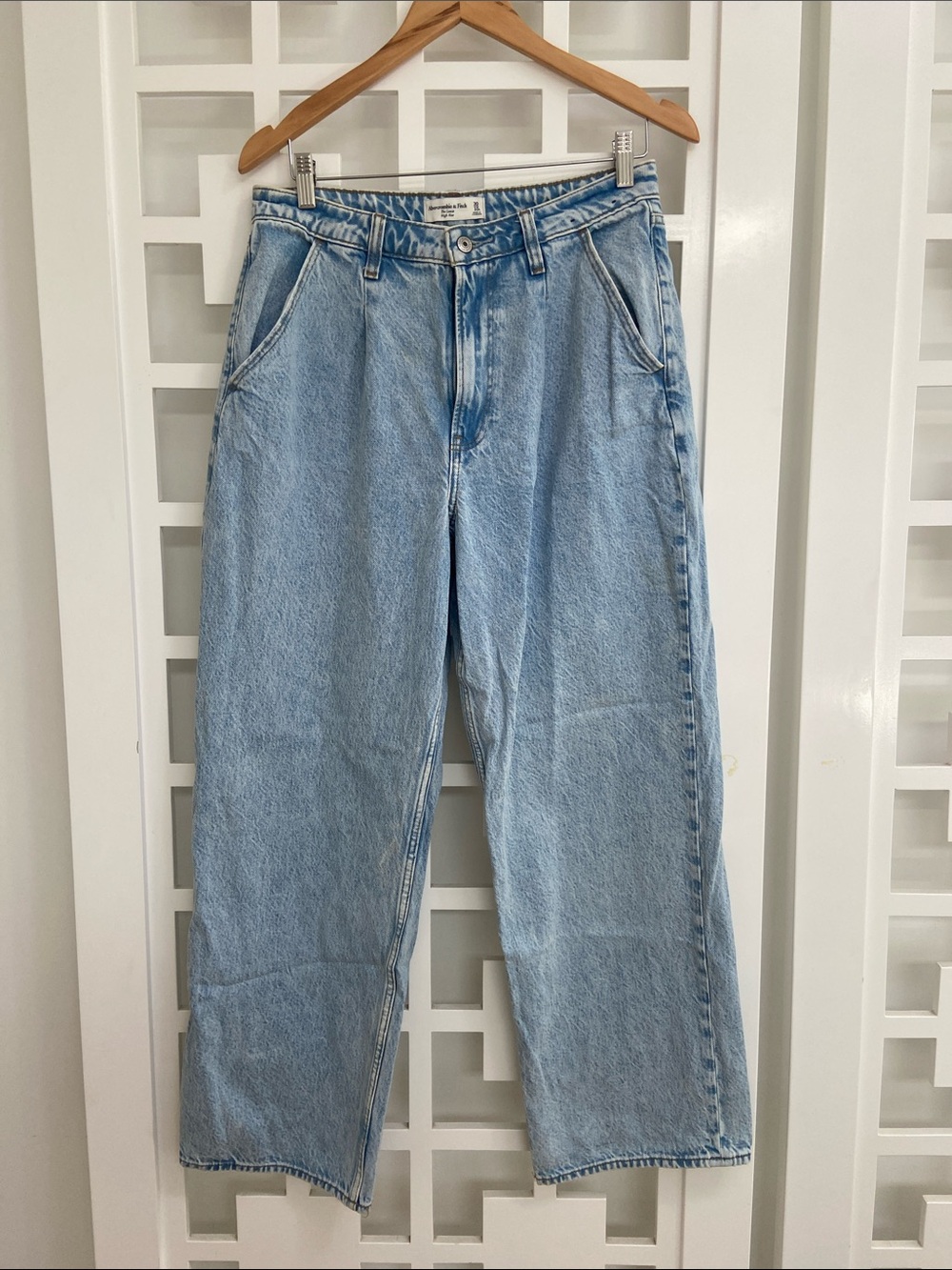 Abercrombie & Fitch The Loose High Rise Light Blue Jeans